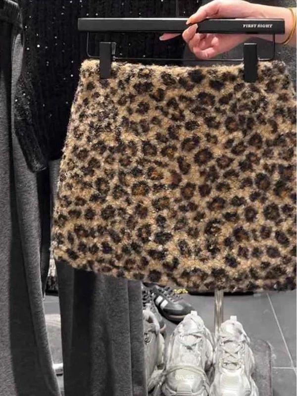 Retro Leopard Print Furry Halter Skirt High Waist Women's Inner Wear A-Line Skirt for Autumn Winter Slimming Effect
Retro Leopard Print Furry Halter Skirt High Waist Women's Inner Wear A-Line Skirt for Autumn Winter Slimming Effect