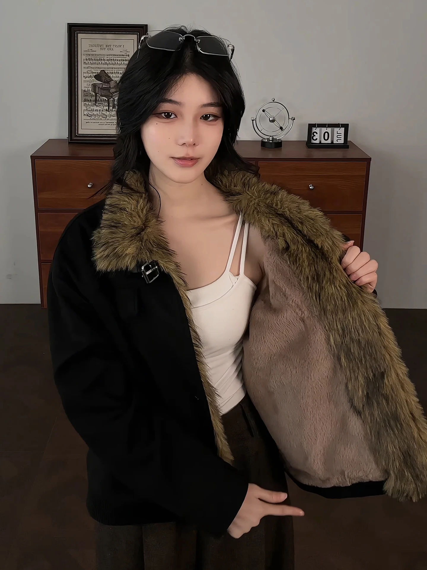 Хлопковая куртка в стиле ретро в американском стиле с меховым воротником для мужчин и женщин, зимняя теплая воротник-стойка на подкладке с застежкой-молнией
Хлопковая куртка в стиле ретро в американском стиле с меховым воротником для мужчин и женщин, зимняя теплая воротник-стойка на подкладке с застежкой-молнией