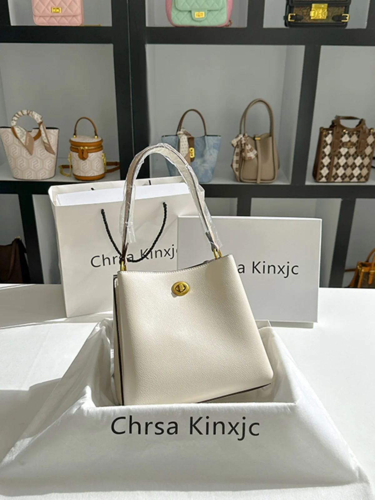 Csa Kinxjc Genuine Leather Large Capaci Commuter Buet Bag Women's New Sle Luxury Sensation Armpit oulder Bag
Csa Kinxjc Genuine Leather Large Capaci Commuter Buet Bag Women's New Sle Luxury Sensation Armpit oulder Bag