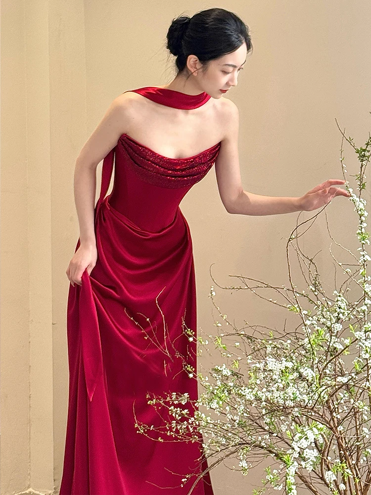 Ele Red Satin Bridal Gown with Train And Strapl Design for Wedding Engagement Par KTV Suitable Long Evening Dr
Ele Red Satin Bridal Gown with Train And Strapl Design for Wedding Engagement Par KTV Suitable Long Evening Dr