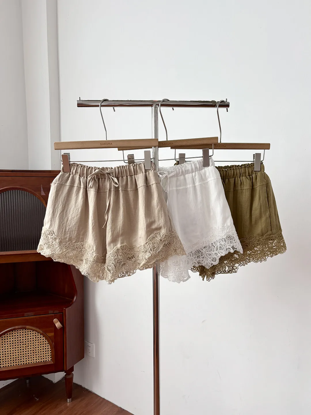 Women's Summer Sweet Lace Hem Drawstring Waist Wide Leg Shorts Lady Casual Solid Color Wide Leg Short Pants
Women's Summer Sweet Lace Hem Drawstring Waist Wide Leg Shorts Lady Casual Solid Color Wide Leg Short Pants