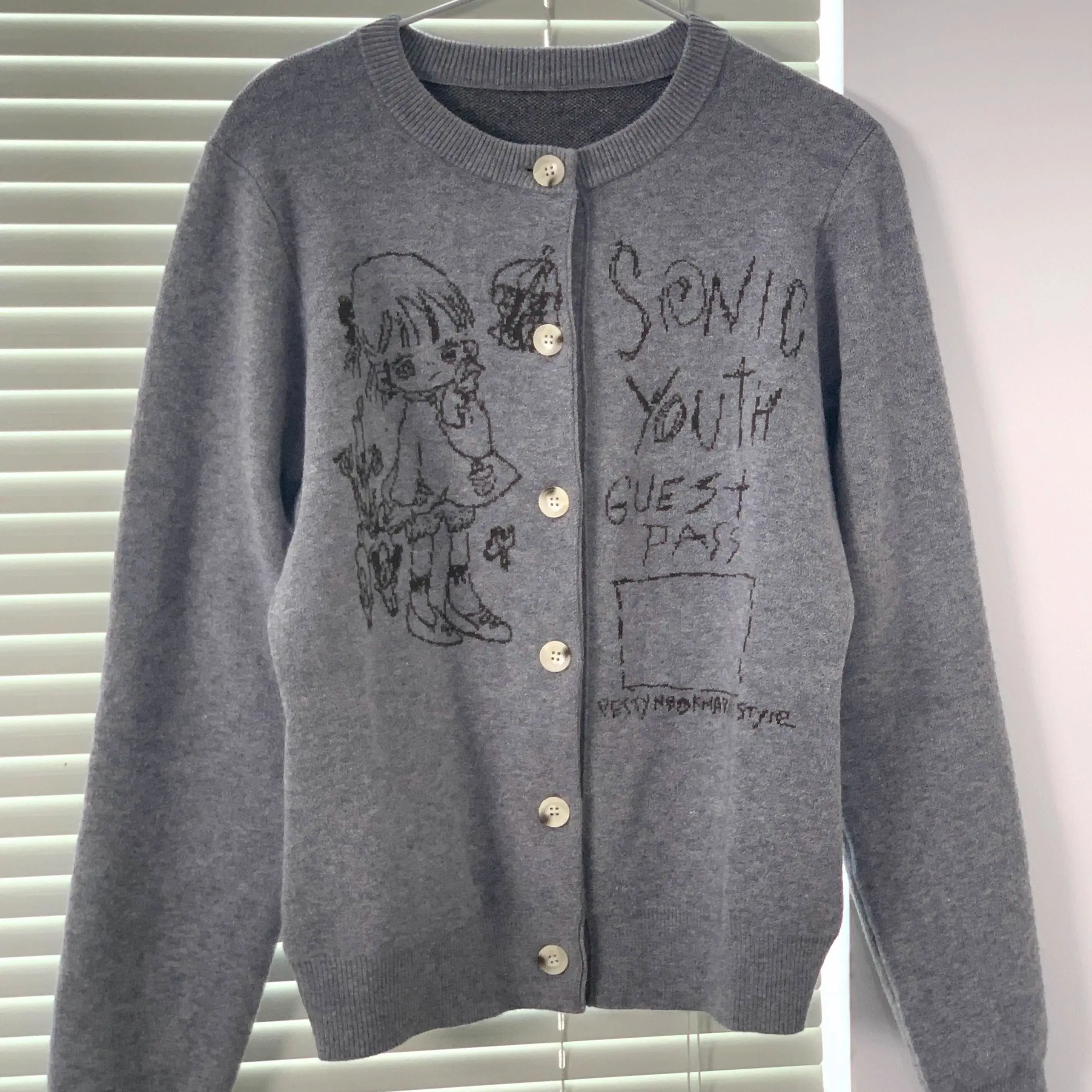 Women's Gray Cartoon Girl Embroidered Round Neck Knitted Cardigan Jacket 2000s Y2k Korean Harajuku Academy Style Soft Sweater
Women's Gray Cartoon Girl Embroidered Round Neck Knitted Cardigan Jacket 2000s Y2k Korean Harajuku Academy Style Soft Sweater