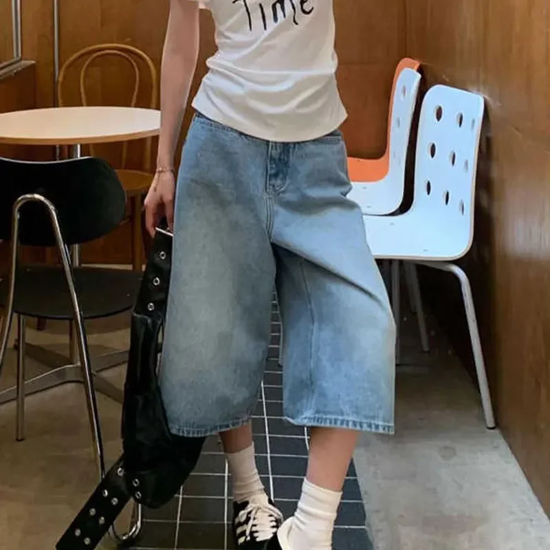 Широкие короткие джинсы с высокой талией, женские летние утягивающие синие джинсовые брюки средней длины в уличном стиле, свободные прямые брюки
Широкие короткие джинсы с высокой талией, женские летние утягивающие синие джинсовые брюки средней длины в уличном стиле, свободные прямые брюки