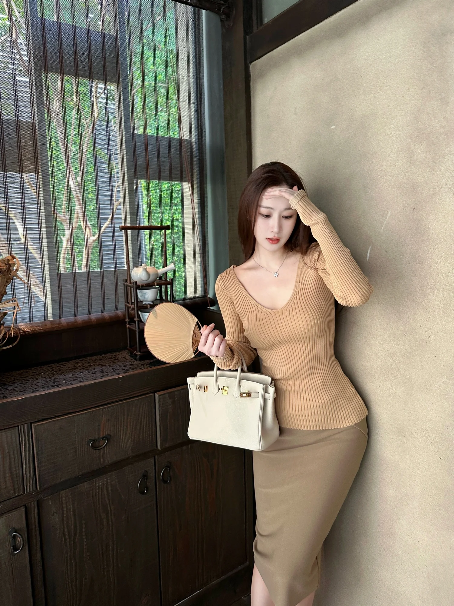 Khin Long Sve Knitted Slim Fit V-Ne Striped Base irt Women's Commute Sle Korean Version Regular Thin Winter Wear
Khin Long Sve Knitted Slim Fit V-Ne Striped Base irt Women's Commute Sle Korean Version Regular Thin Winter Wear