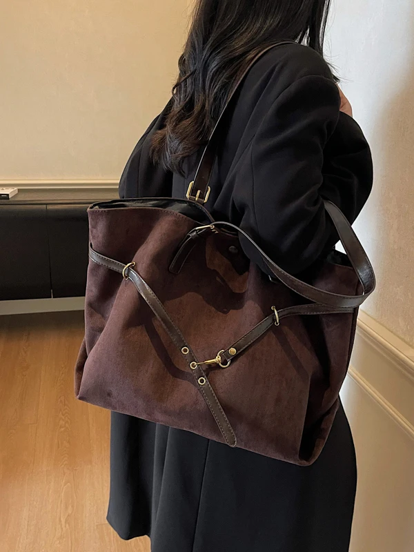 Замшевая сумка-тоут в стиле ретро, большая женская сумка через плечо Capaci, модная универсальная мягкая квадратная сумка в стиле апей для молодежи и поездок на работу
Замшевая сумка-тоут в стиле ретро, большая женская сумка через плечо Capaci, модная универсальная мягкая квадратная сумка в стиле апей для молодежи и поездок на работу