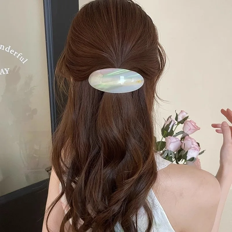 Wanita Jepit Rambut Prancis
Wanita Jepit Rambut Prancis