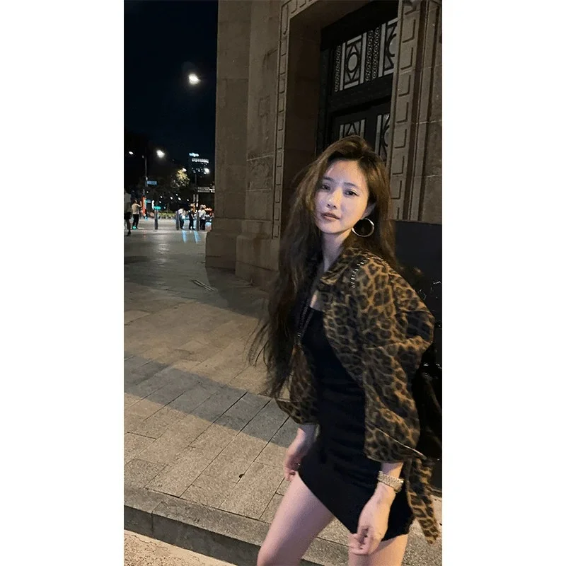Hong Kong Sle Long Sve Leopard Print irt Women's Spring Faion Original New Model Top Trendy Commute Loose Fit
Hong Kong Sle Long Sve Leopard Print irt Women's Spring Faion Original New Model Top Trendy Commute Loose Fit