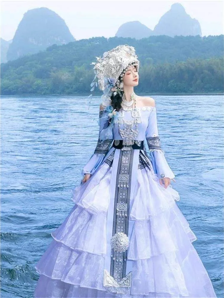 A brand-new set of stylish and elegant clothing for ethnic travel photography photo shoots featuring grand pose
A brand-new set of stylish and elegant clothing for ethnic travel photography photo shoots featuring grand pose