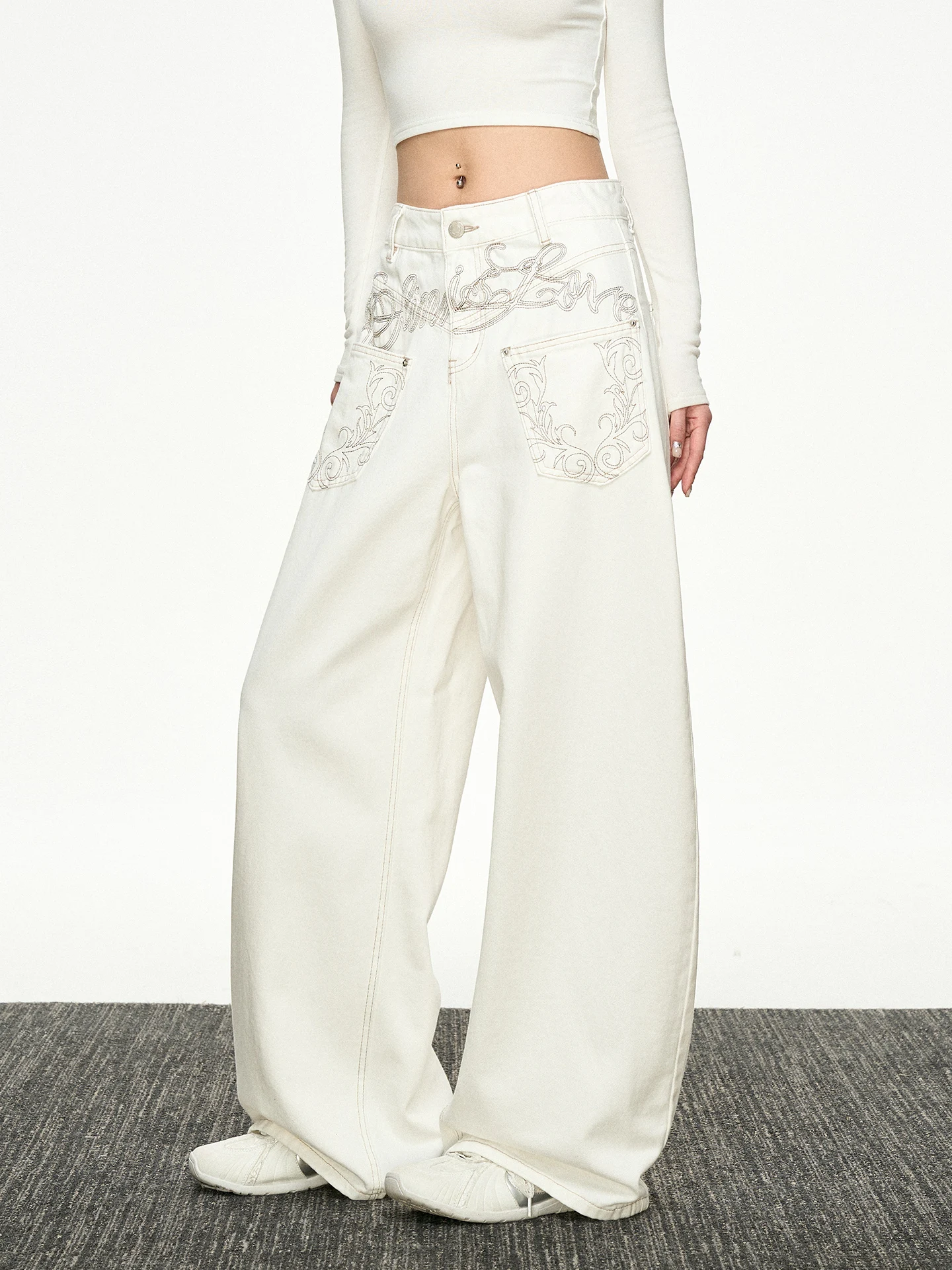Aaisup White Floral Embroidery Straight Leg Jeans Women's Loose Fit Spring Autumn Design Versatile Wide Leg Pants
Aaisup White Floral Embroidery Straight Leg Jeans Women's Loose Fit Spring Autumn Design Versatile Wide Leg Pants