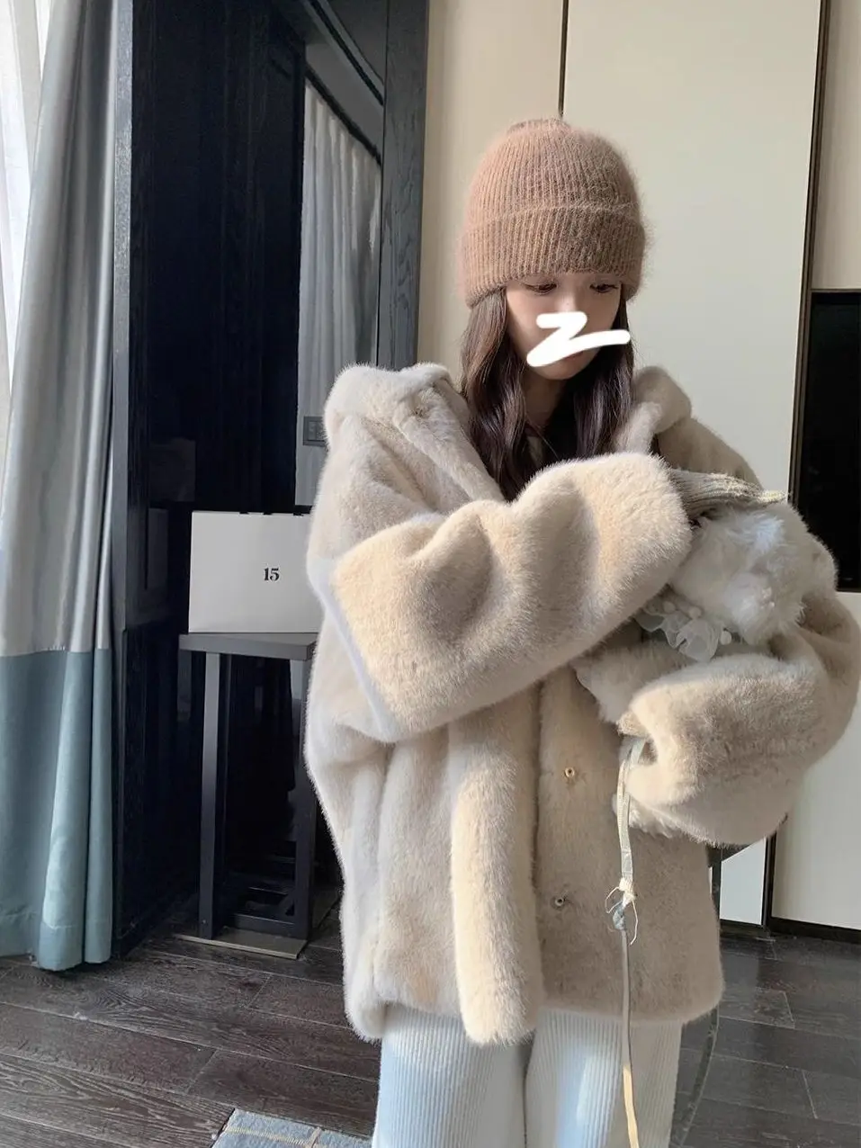 Korean Style Thick Plush Hat Fur Coat White Lazy Casual Fashion Cotton Clothes Warmth Autumn Winter Long Sleeve Loose Fit
Korean Style Thick Plush Hat Fur Coat White Lazy Casual Fashion Cotton Clothes Warmth Autumn Winter Long Sleeve Loose Fit