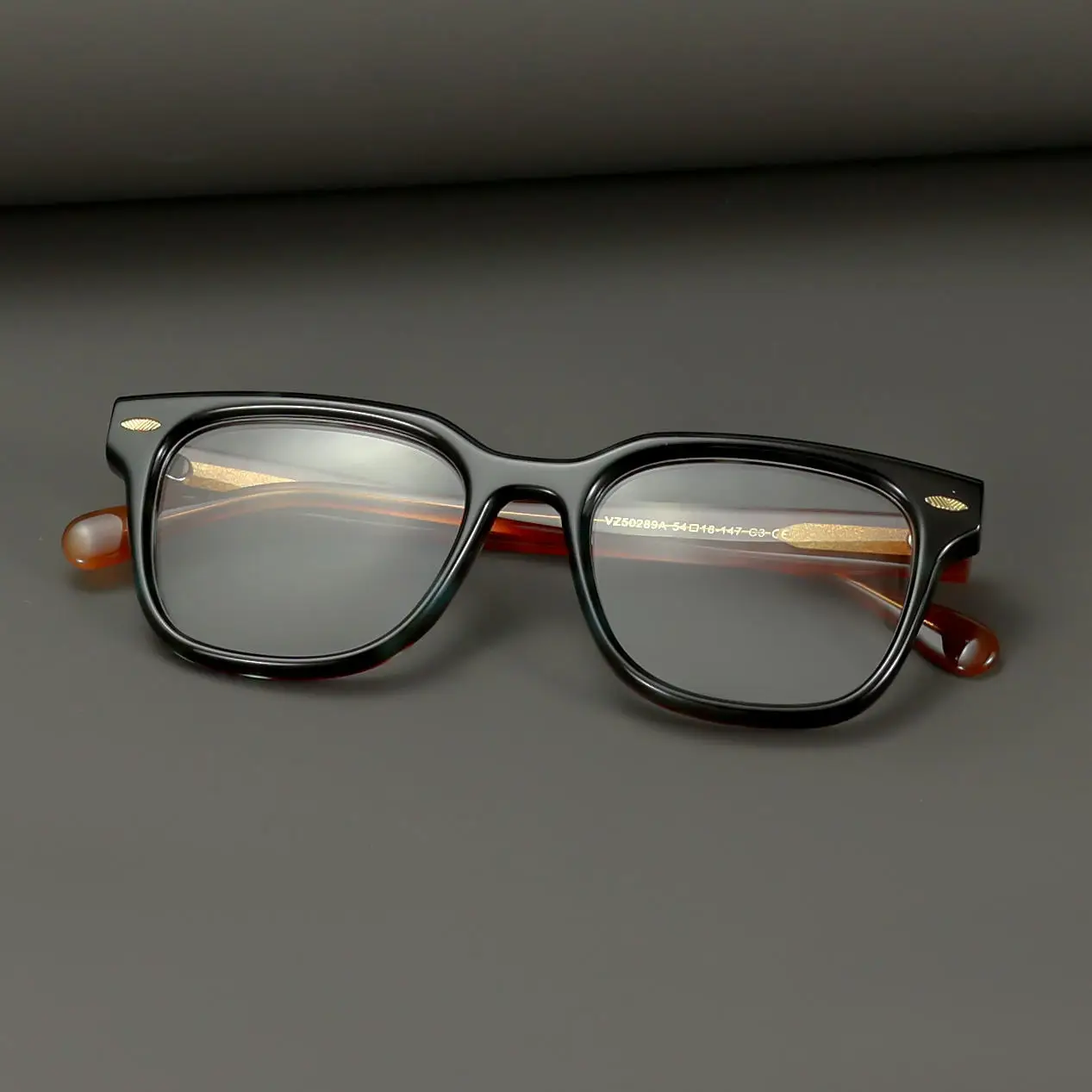 VZONE Acetate Optical Frames Vintage Rivet Tortoise Glasses Lunettes Classic Full Rim Durable Designer Eyewear
VZONE Acetate Optical Frames Vintage Rivet Tortoise Glasses Lunettes Classic Full Rim Durable Designer Eyewear