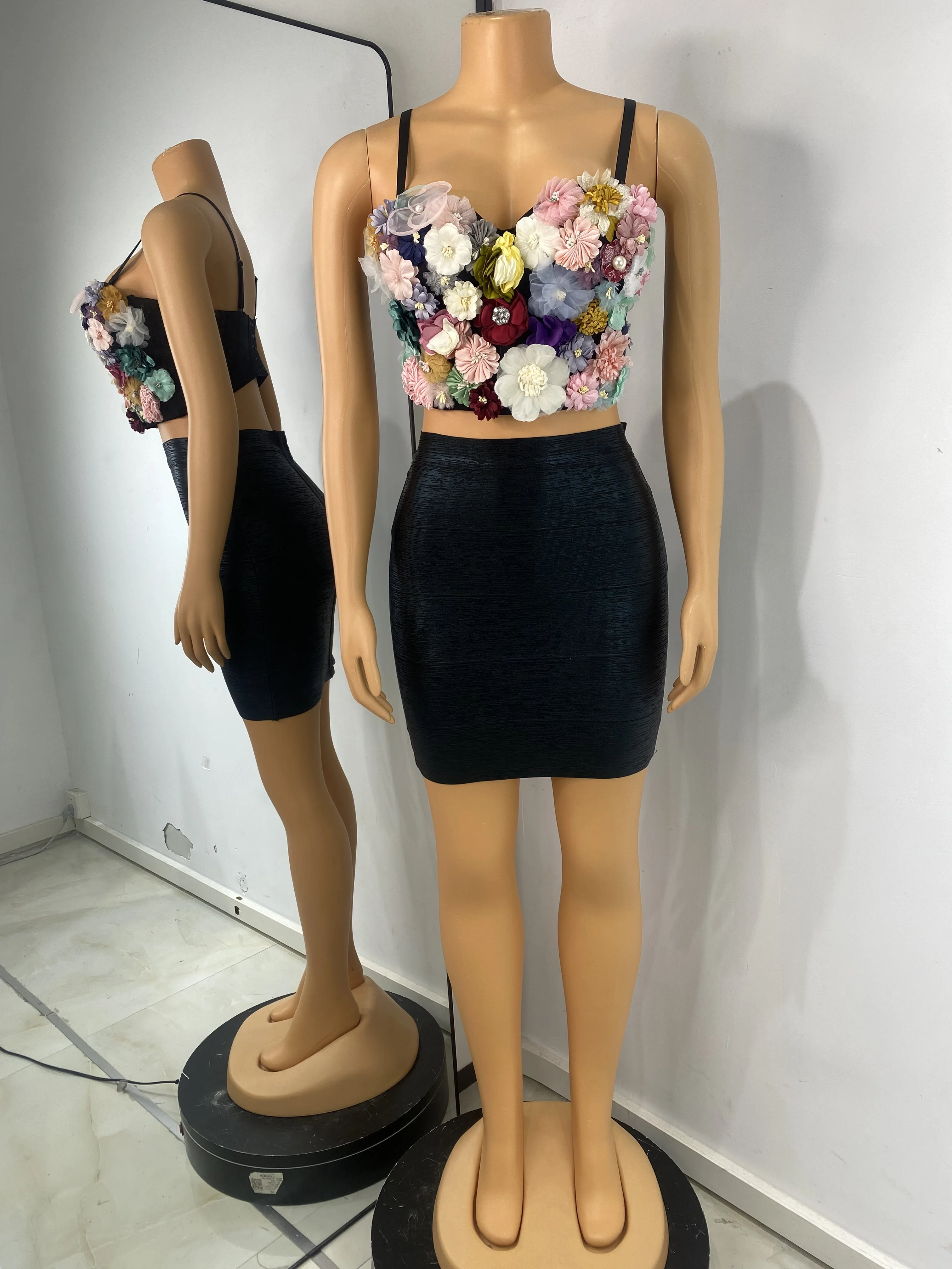Women Baddie Outfits Flowers Bustier Corset Crop Top And Bronzing Mini Bandage Skirt Two Pieces Sets High Street Club Party
Women Baddie Outfits Flowers Bustier Corset Crop Top And Bronzing Mini Bandage Skirt Two Pieces Sets High Street Club Party