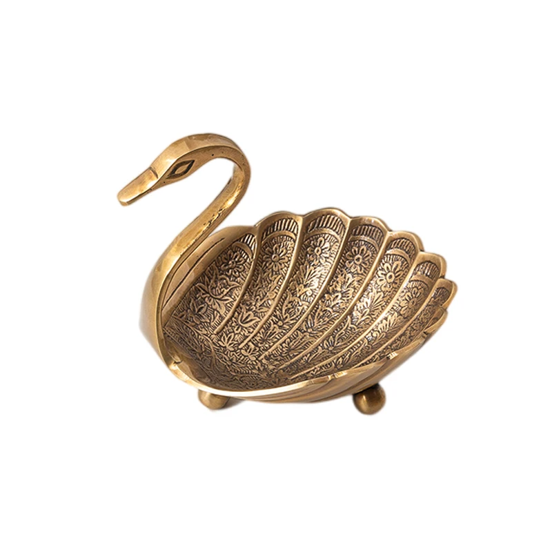 Латунный поднос для хранения павлина в стиле ретро, журнальный столик, поднос для закусок из сухофруктов, поднос для украшений в виде лебедя, декоративный поднос для фруктов.
Латунный поднос для хранения павлина в стиле ретро, журнальный столик, поднос для закусок из сухофруктов, поднос для украшений в виде лебедя, декоративный поднос для фруктов.