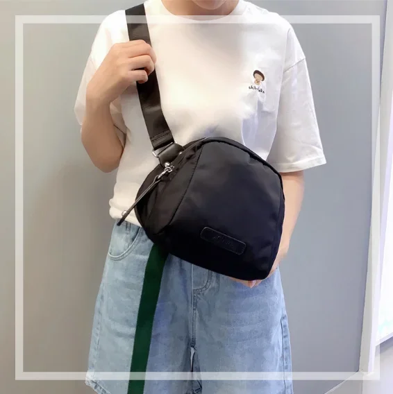 Women's Cute Shell-Shaped Nylon Handbag: Lightweight, Soft Zipper Shoulder Bag for Daily Leisure
Women's Cute Shell-Shaped Nylon Handbag: Lightweight, Soft Zipper Shoulder Bag for Daily Leisure