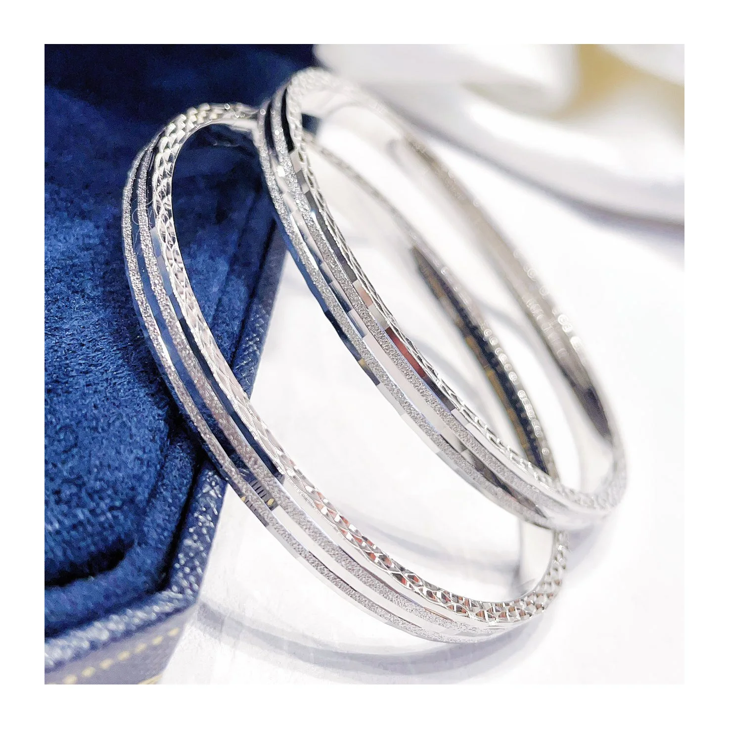 Xinfly Wholesale Fine PT950 Bangles Custom Platinum Pure Gold Bracelet Jewelry Fashion
Xinfly Wholesale Fine PT950 Bangles Custom Platinum Pure Gold Bracelet Jewelry Fashion