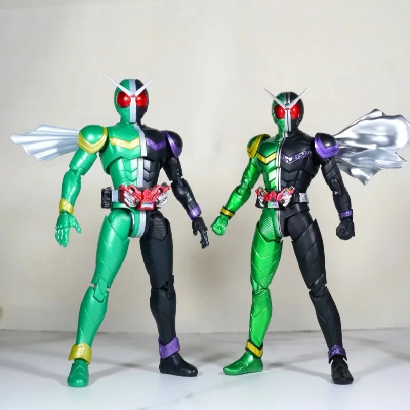 Bandai genuine Kamen Rider sounds super movable Emperor Rider double riding 18cm movable sound model toy
Bandai genuine Kamen Rider sounds super movable Emperor Rider double riding 18cm movable sound model toy