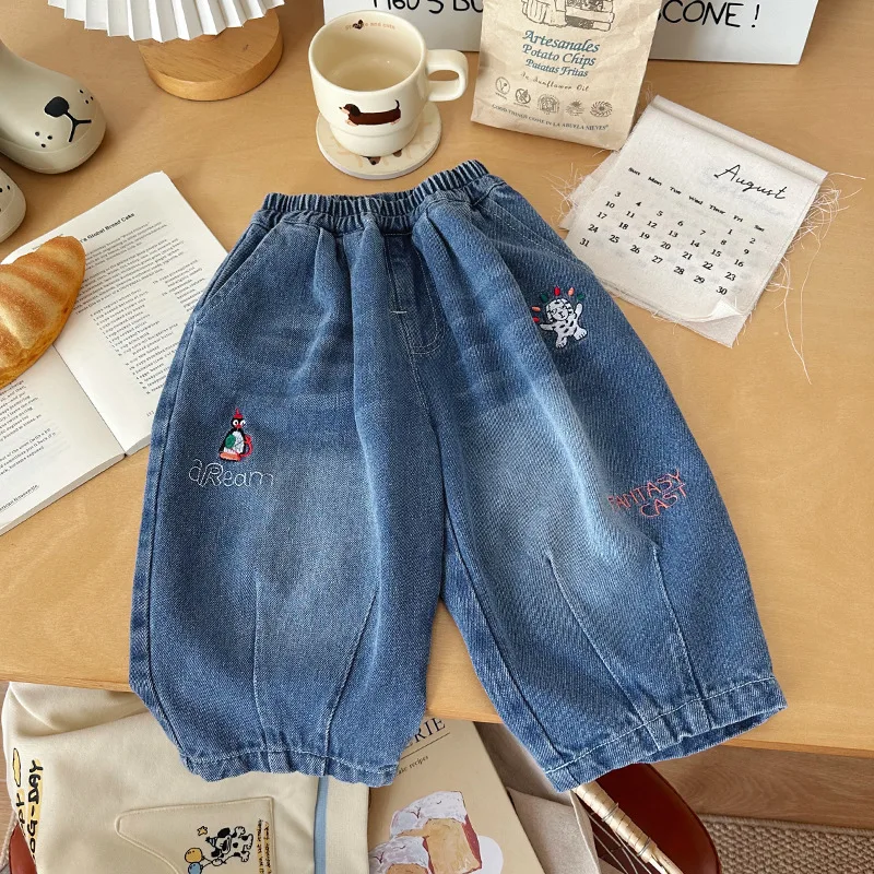 2026 Spring Toddler Girls Jeans Versatile Kids Baby Boys Demin Pant Elastic Waist Cartoon Embroidery Newborn Boys Loose Pant
2026 Spring Toddler Girls Jeans Versatile Kids Baby Boys Demin Pant Elastic Waist Cartoon Embroidery Newborn Boys Loose Pant