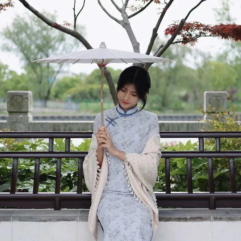 Cheongsam Shawl Spring Autumn Outwear Women's Knitted Fine Triangle Scarf Cape Belt Buckle Tassel Empty Adjustable Poncho Beige
Cheongsam Shawl Spring Autumn Outwear Women's Knitted Fine Triangle Scarf Cape Belt Buckle Tassel Empty Adjustable Poncho Beige