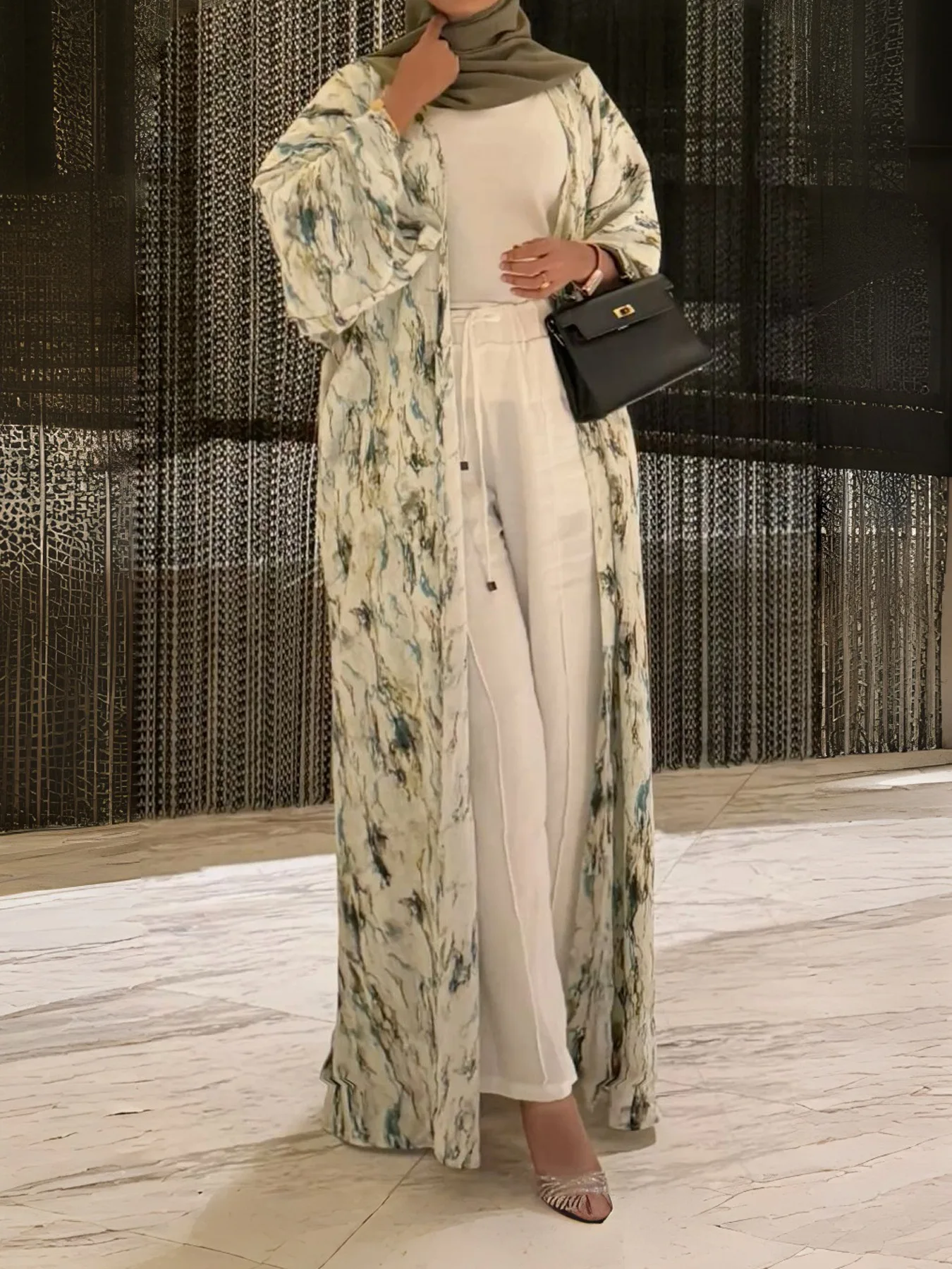 2026 New Western Style Printed Women's Abaya Robe Loose Casual Fashion Outerwear
2026 New Western Style Printed Women's Abaya Robe Loose Casual Fashion Outerwear