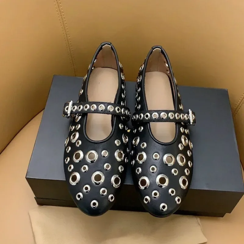 Hollowed Out Circular Rivets Ballet Flat Shoes One Line Buckle Metal Shallow Mouth Round Toe Flat Heels Mary Jane Single Shoes
Hollowed Out Circular Rivets Ballet Flat Shoes One Line Buckle Metal Shallow Mouth Round Toe Flat Heels Mary Jane Single Shoes