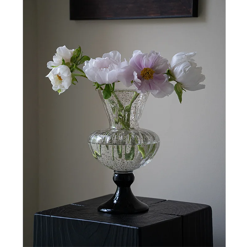 French medieval gold-sprinkled transparent glass vase ornament, living room flower arrangement, advanced flower sensor
French medieval gold-sprinkled transparent glass vase ornament, living room flower arrangement, advanced flower sensor