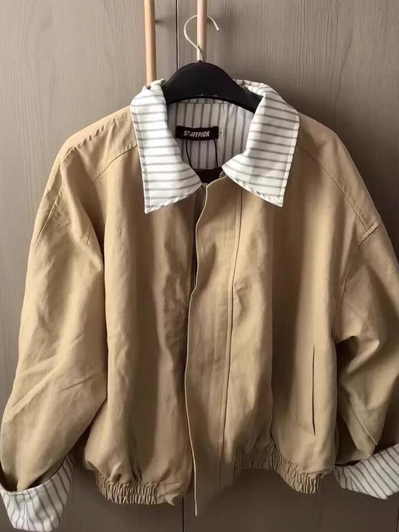 Джинсовый узор в стиле пэчворк в полоску с откидным воротником для мужчин и женщин, весна-осень, американская верхняя одежда, дизайнерские топы для пар
Джинсовый узор в стиле пэчворк в полоску с откидным воротником для мужчин и женщин, весна-осень, американская верхняя одежда, дизайнерские топы для пар