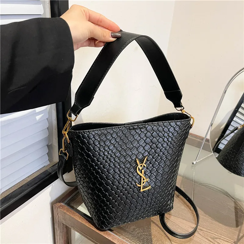 New 2025! Woven Soft Leather Tote - Armpit/Shoulder, Vegan Leather, Chic & Versatile
New 2025! Woven Soft Leather Tote - Armpit/Shoulder, Vegan Leather, Chic & Versatile