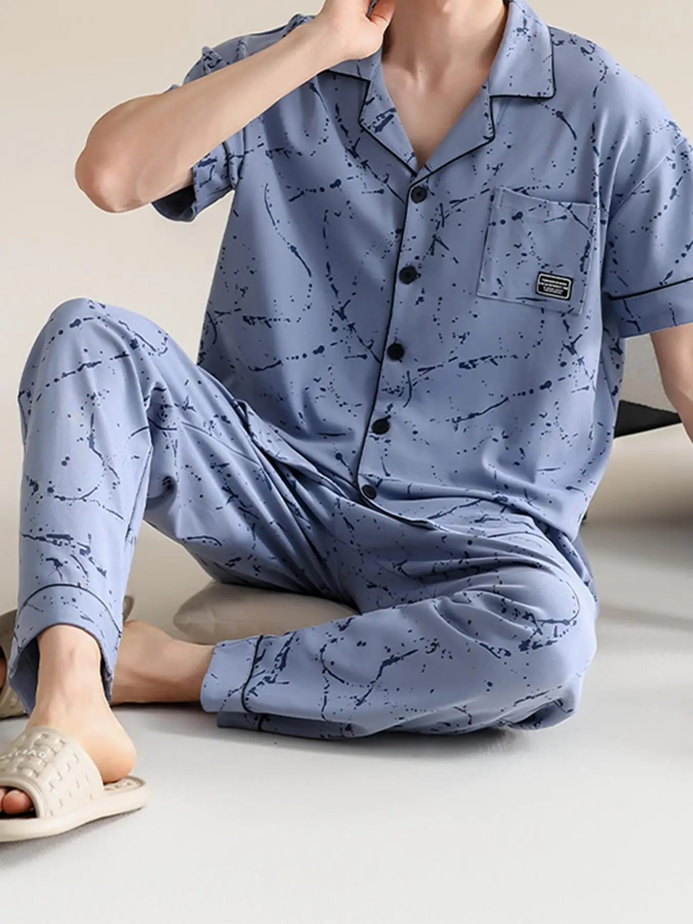 Men's Casual Summer Oversize Short-Sleeve Pajama Set, Youth Home Clothes with Cardigan, Simple Style short-sleeved shirt and lon
Men's Casual Summer Oversize Short-Sleeve Pajama Set, Youth Home Clothes with Cardigan, Simple Style short-sleeved shirt and lon