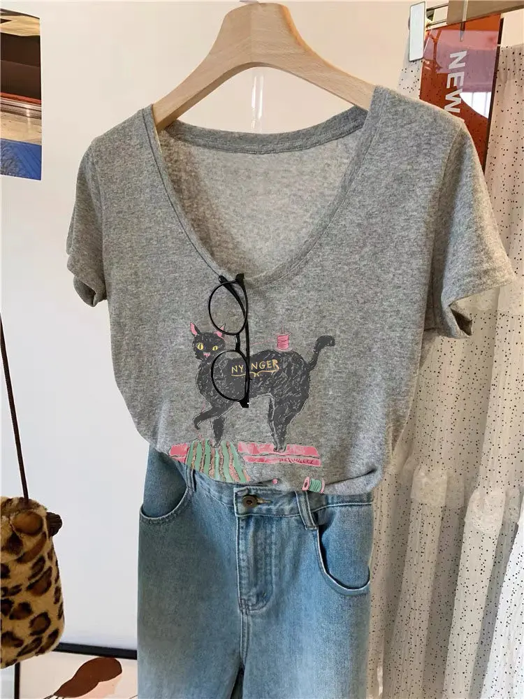 Elegant Short Sleeve T-Shirt plus Size Summer Loose Slimming Light V-Neck Anti-Aging Women's Fashion Korean Style
Elegant Short Sleeve T-Shirt plus Size Summer Loose Slimming Light V-Neck Anti-Aging Women's Fashion Korean Style