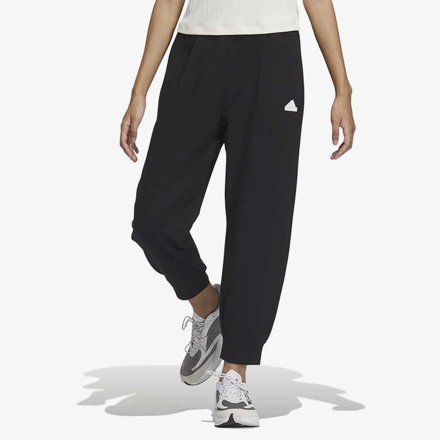 Официальные новые женские зауженные спортивные простые тренировочные брюки Adidas IM8830 
Официальные новые женские зауженные спортивные простые тренировочные брюки Adidas IM8830