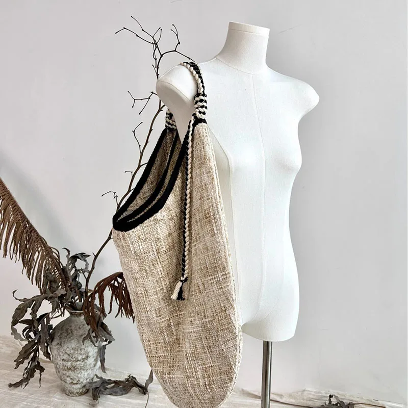 New Niche Woven Tote Bag Woven Strap Splicing Single Shoulder Hand-held Large Bucket Bags
New Niche Woven Tote Bag Woven Strap Splicing Single Shoulder Hand-held Large Bucket Bags