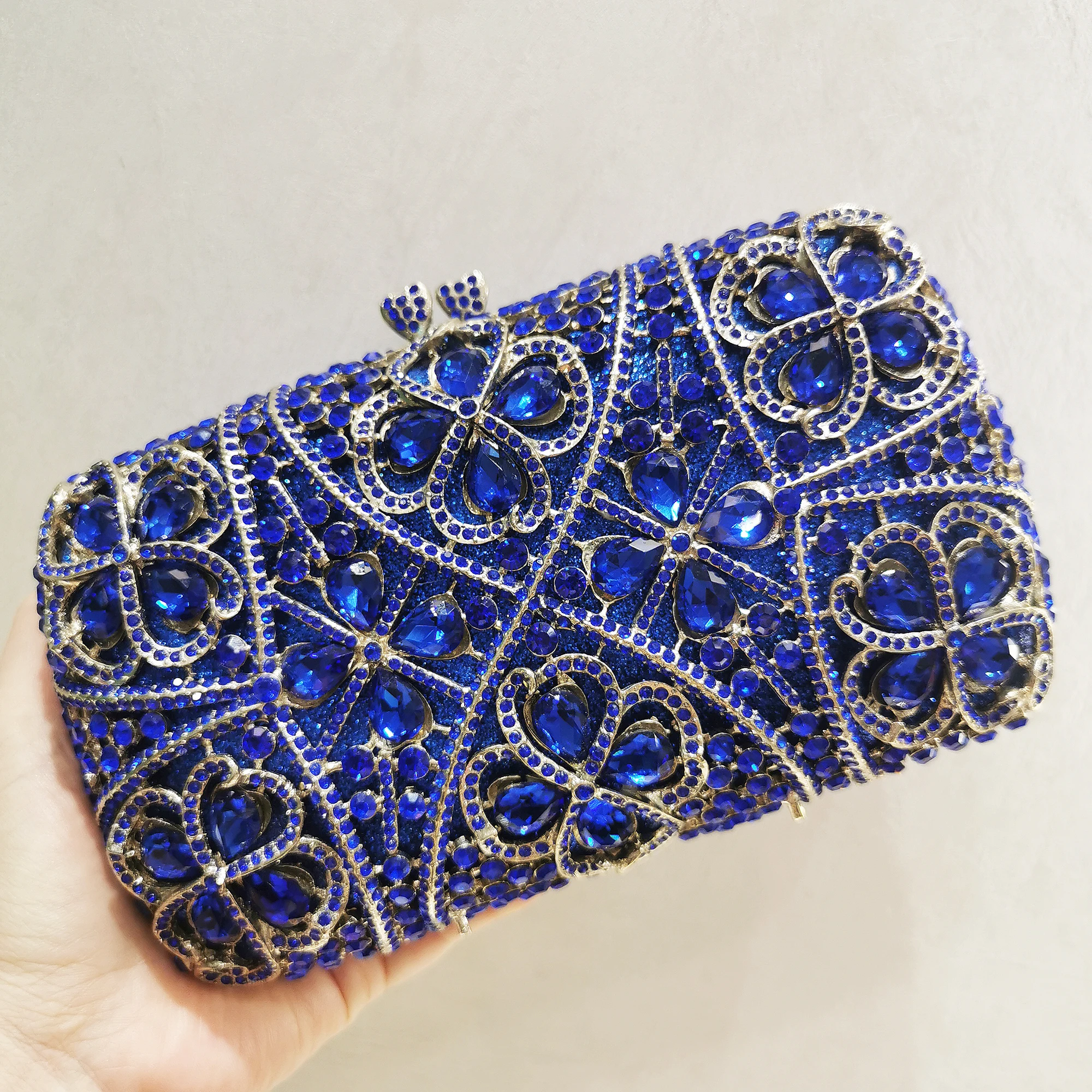 WHTUOHENG Flower Rhinestone Crystal Evening Wedding Purse Floral Bag Silver/Blue/Pink lLuxury Women’s Party Cocktail Handbags
WHTUOHENG Flower Rhinestone Crystal Evening Wedding Purse Floral Bag Silver/Blue/Pink lLuxury Women’s Party Cocktail Handbags