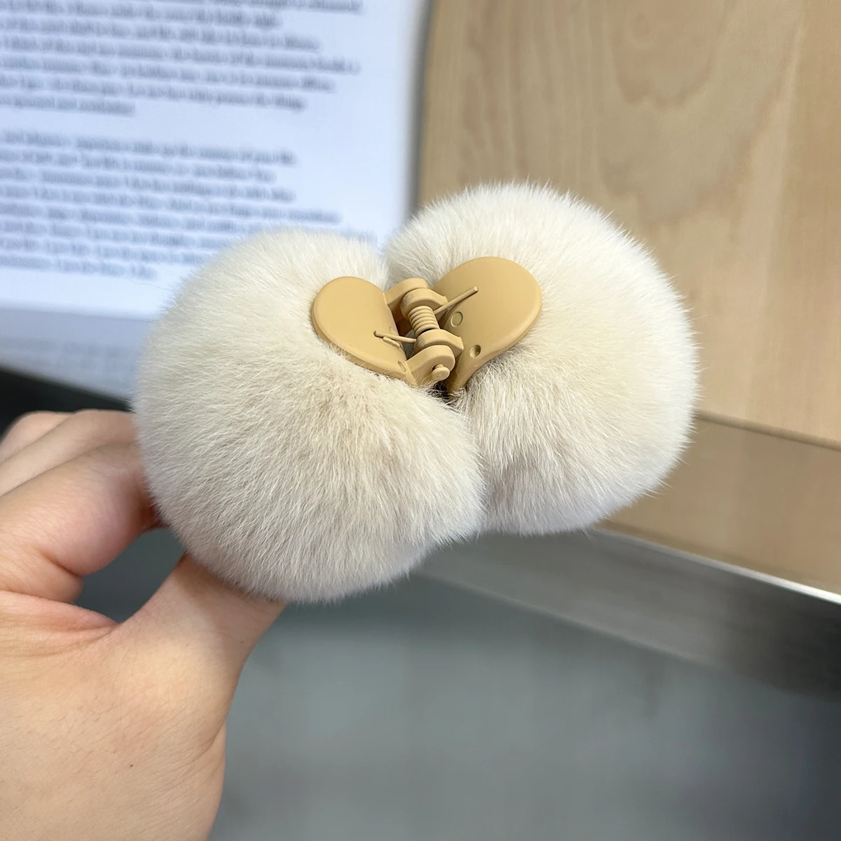 New Top Grade Rex Rabbit Fur Gair Claws Clip For Women Sweet Hair Ornament Back Long Hair Hold Headband Gairpin Hair Accessories
New Top Grade Rex Rabbit Fur Gair Claws Clip For Women Sweet Hair Ornament Back Long Hair Hold Headband Gairpin Hair Accessories