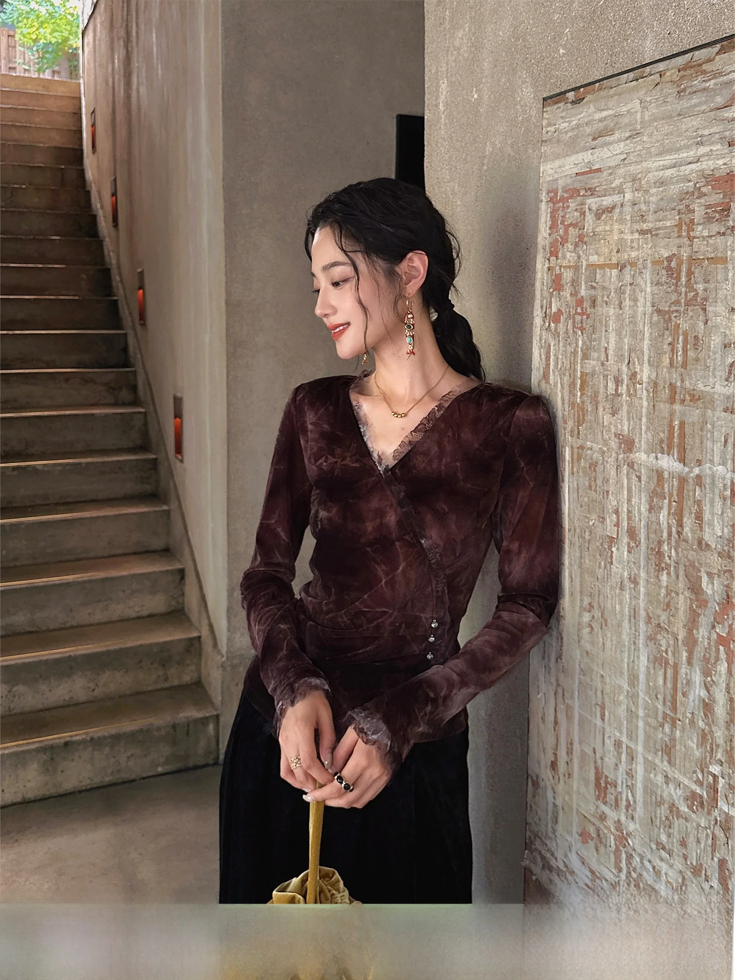 Seamless Long Sleeve Black Floral Tie Dye Lace Base Shirt Inner Wear T Shirt Casual Style Polyester Spandex High Waist V Neck
Seamless Long Sleeve Black Floral Tie Dye Lace Base Shirt Inner Wear T Shirt Casual Style Polyester Spandex High Waist V Neck