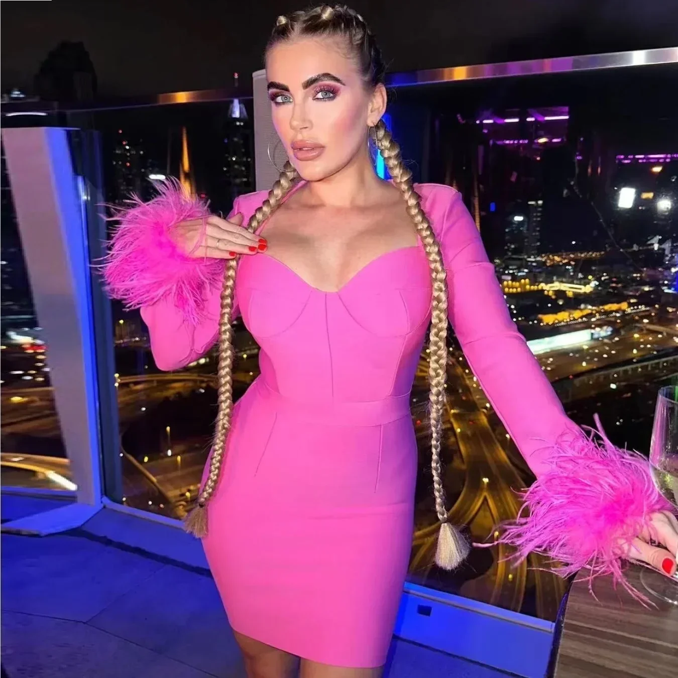 2025 New Arrival Women Black Color White Pink Sky Blue Long Sleeve Sweetheart Neck Feathers Mini NBodycon Dress
2025 New Arrival Women Black Color White Pink Sky Blue Long Sleeve Sweetheart Neck Feathers Mini NBodycon Dress