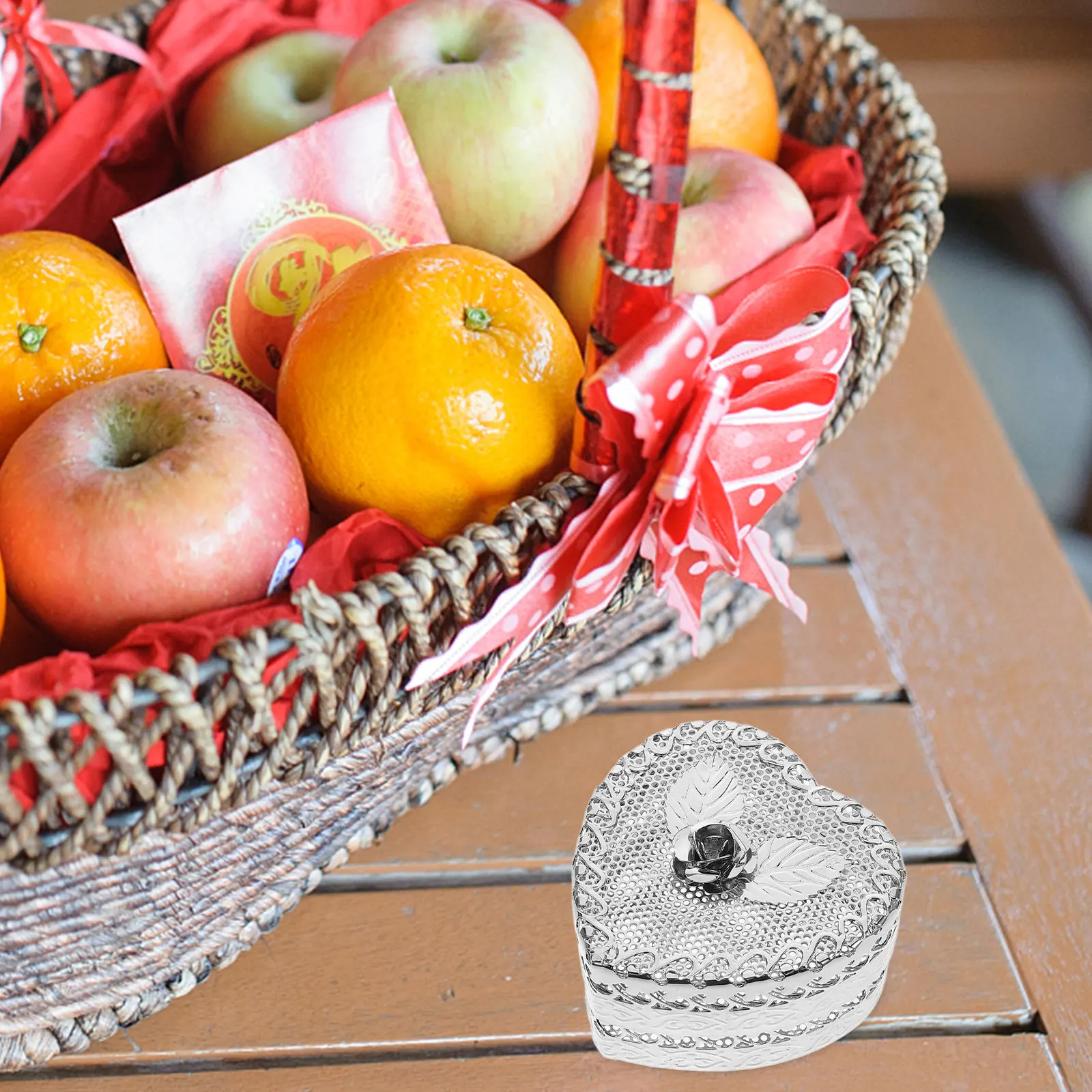 Элегантная металлическая ювелирная коробка в форме сердца в винтажном стиле, маленькая коробка для хранения безделушек для колец, серег, свадебная коробка на память, декоративная 
Элегантная металлическая ювелирная коробка в форме сердца в винтажном стиле, маленькая коробка для хранения безделушек для колец, серег, свадебная коробка на память, декоративная