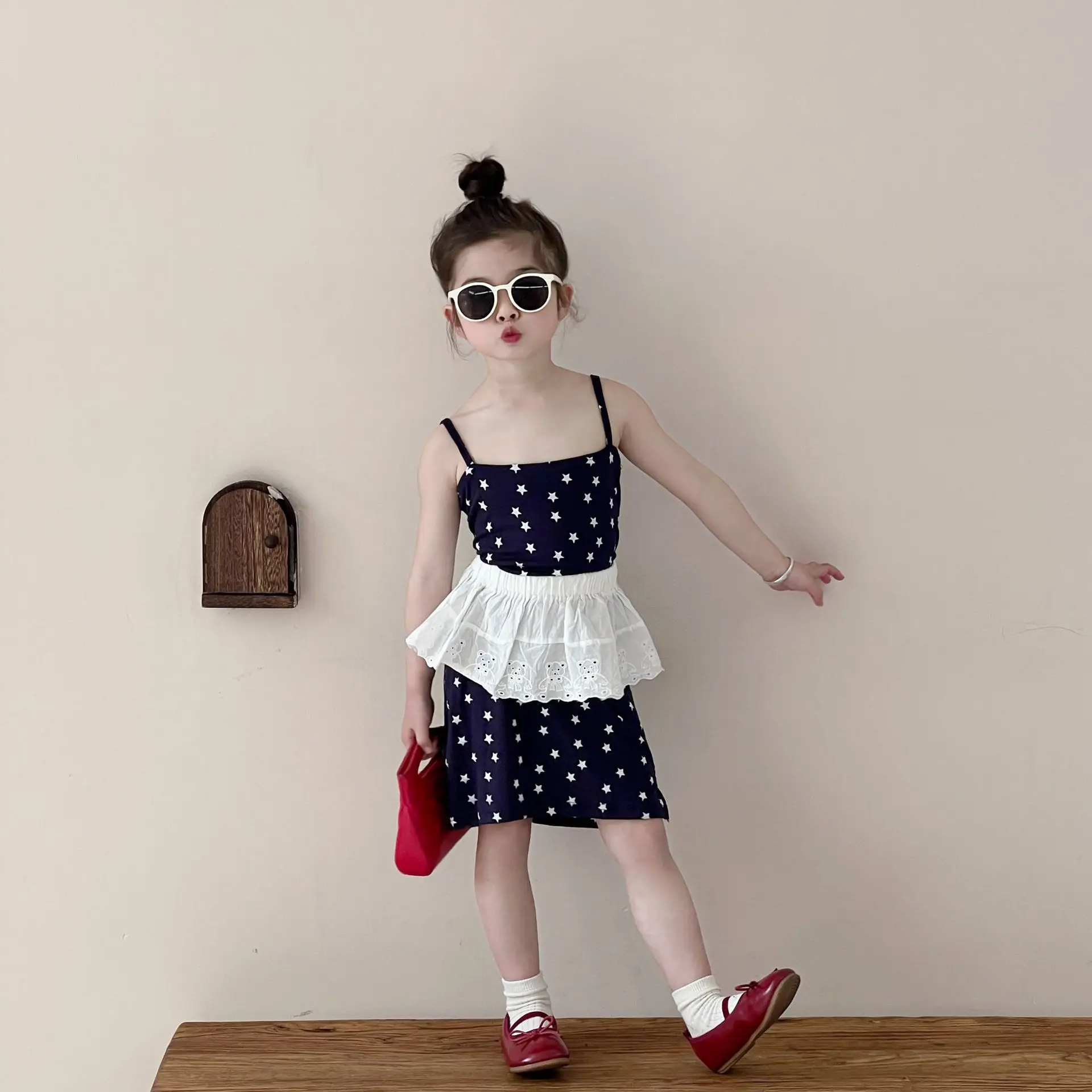 2025 Summer New Korean Children's Clothing Girls' Full Print Pentagram Bottom Split Strap Dress Tank Top Skirt
2025 Summer New Korean Children's Clothing Girls' Full Print Pentagram Bottom Split Strap Dress Tank Top Skirt