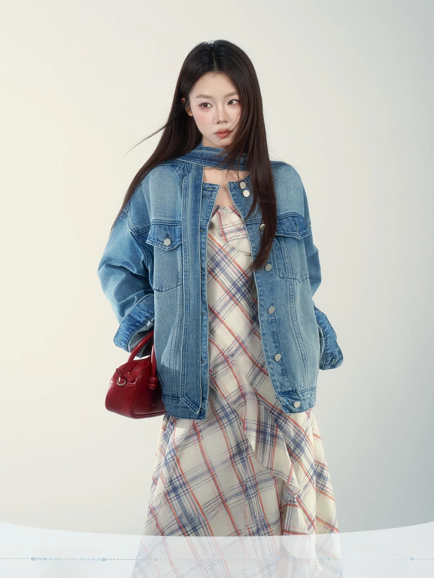 Blue Denim Jacket Women's Spring 2026 New Style American Retro Loose Fit Warm Long Sleeve Pure Color Wild Strawberry Design
Blue Denim Jacket Women's Spring 2026 New Style American Retro Loose Fit Warm Long Sleeve Pure Color Wild Strawberry Design