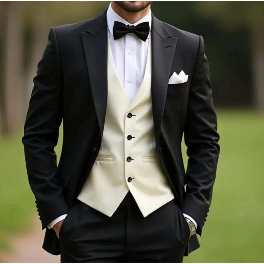 Black Suits For Men 3 Pieces Jacket Pants With White Vest Peaked Lapel Wedding Groom Dinner Party Wear Custom Male Clothing
Black Suits For Men 3 Pieces Jacket Pants With White Vest Peaked Lapel Wedding Groom Dinner Party Wear Custom Male Clothing
