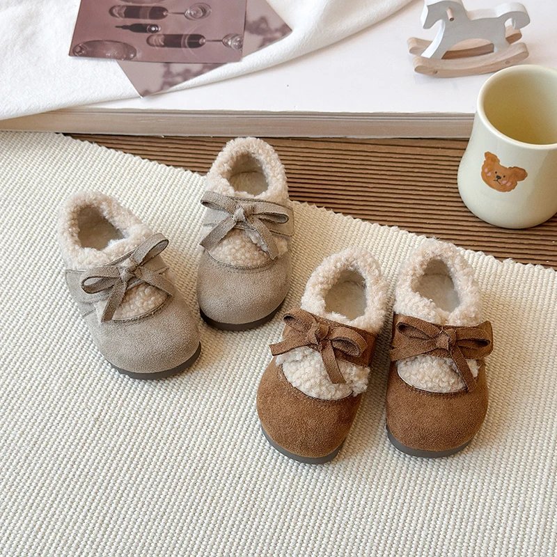2025 уличная зимняя хлопковая обувь для девочек, модная детская обувь принцессы с мягкой подошвой, теплая повседневная детская плюшевая обувь с бантом
2025 уличная зимняя хлопковая обувь для девочек, модная детская обувь принцессы с мягкой подошвой, теплая повседневная детская плюшевая обувь с бантом