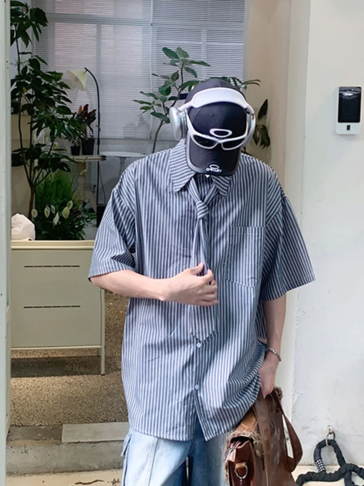 Летняя повседневная свободная мужская рубашка с коротким рукавом в стиле бойфренд, модный бренд DK, с декоративными пуговицами, не требует глажки
Летняя повседневная свободная мужская рубашка с коротким рукавом в стиле бойфренд, модный бренд DK, с декоративными пуговицами, не требует глажки