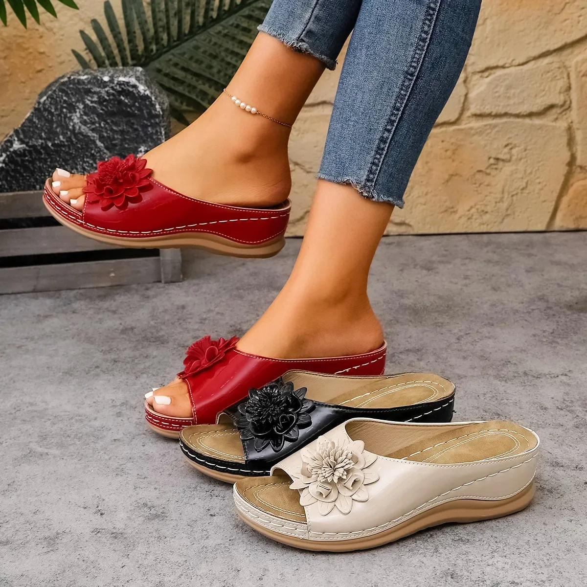Women Slippers Hollow Wedge Beach Shoes Casual Flower Slippers Trend Fashion Platform Comfortable Non-slip Sandals Slides Women
Women Slippers Hollow Wedge Beach Shoes Casual Flower Slippers Trend Fashion Platform Comfortable Non-slip Sandals Slides Women