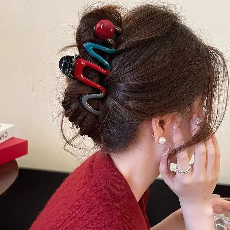 Japanese and Korean disc hair shark clip temperament advanced sense wave pearl grab clip women's new back head hair accessories
Japanese and Korean disc hair shark clip temperament advanced sense wave pearl grab clip women's new back head hair accessories