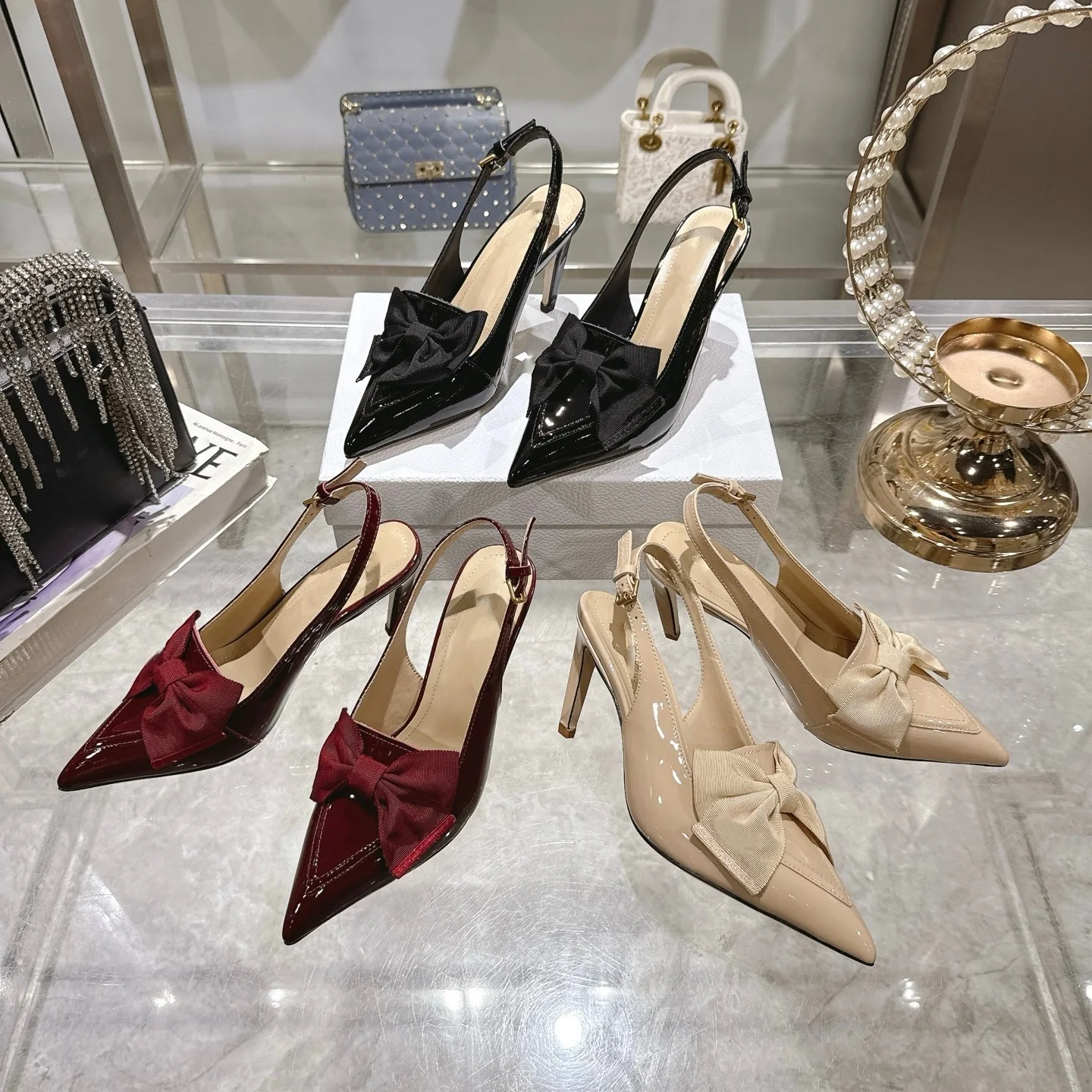 2025 Autumn New Genuine Leather Pointed Toe Stiletto High Heel Sandals Fashionable Versatile Bowknot Elegant Closed-Toe Sandals for Women
2025 Autumn New Genuine Leather Pointed Toe Stiletto High Heel Sandals Fashionable Versatile Bowknot Elegant Closed-Toe Sandals for Women