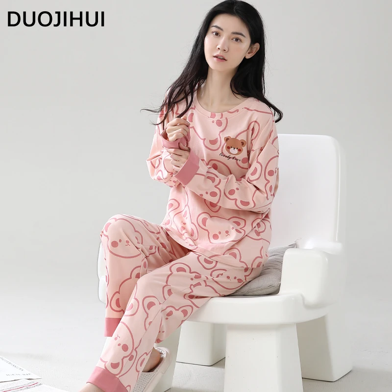 DUOJIHUI новая классическая Милая пижама из двух частей для женщин осенний пуловер с круглым вырезом базовые свободные брюки Простой Модный женский пижамный комплект
DUOJIHUI новая классическая Милая пижама из двух частей для женщин осенний пуловер с круглым вырезом базовые свободные брюки Простой Модный женский пижамный комплект