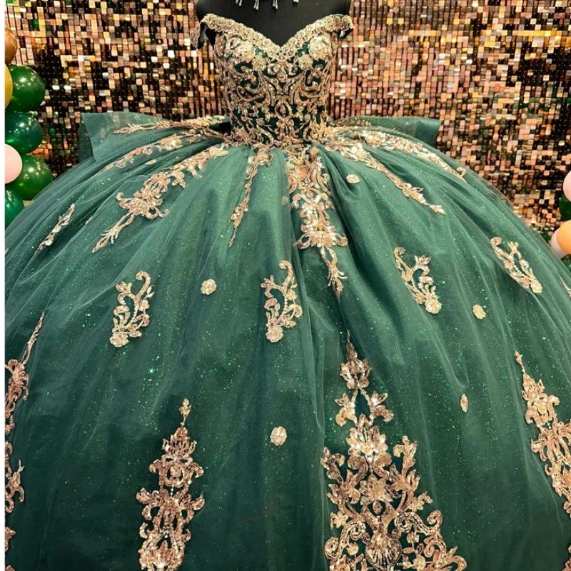 Изумрудно-зеленое блестящее платье Quinceanera для милой принцессы 16, платье с золотой аппликацией и бисером, платья для дня рождения и выпускного вечера, Vestido De
Изумрудно-зеленое блестящее платье Quinceanera для милой принцессы 16, платье с золотой аппликацией и бисером, платья для дня рождения и выпускного вечера, Vestido De