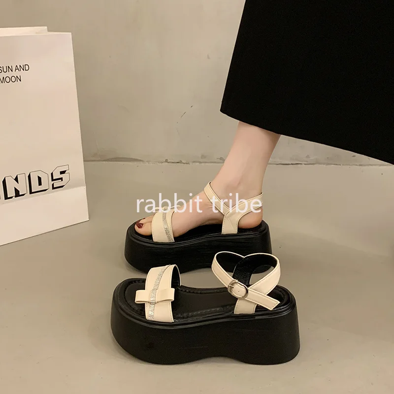 2026 New Fashion One-piece Buckle Women's Sandals with Front and Rear Straps Thick Soled Womens Shoes Wedge Heel Women's Sandals
2026 New Fashion One-piece Buckle Women's Sandals with Front and Rear Straps Thick Soled Womens Shoes Wedge Heel Women's Sandals