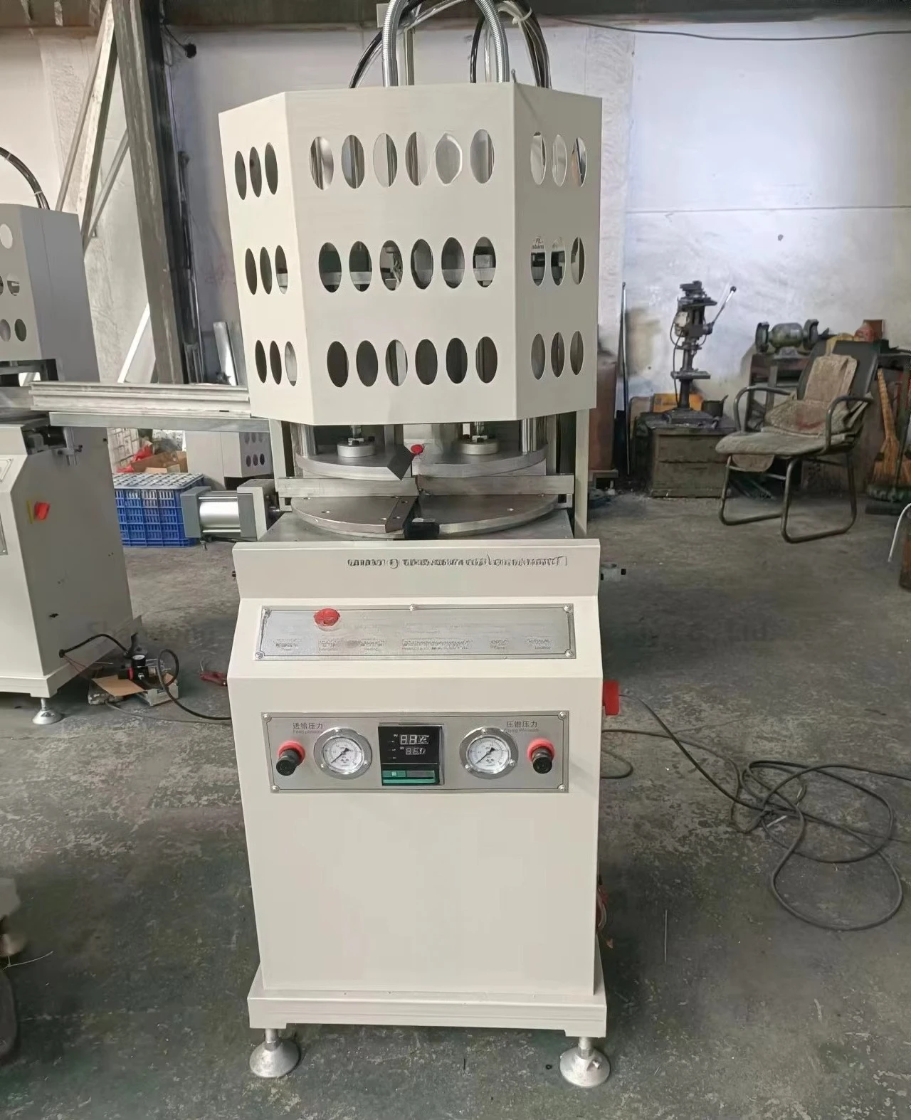 Variable Angle Single Head Pvc Profile Welder Vinyl Plastic Seamless Upvc Window Welding Machine
Variable Angle Single Head Pvc Profile Welder Vinyl Plastic Seamless Upvc Window Welding Machine