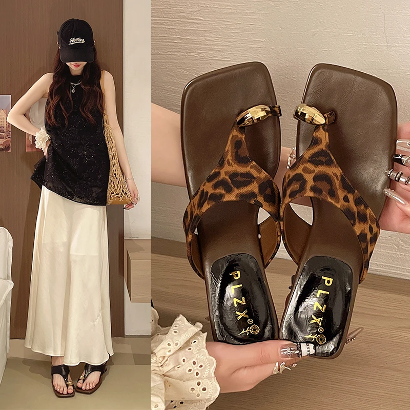 Women Leopard Print Flip Flops Summer Square Toe Mid Heel Sandals Casual Outdoor Beach Party Slippers for Daily Wear Vacation
Women Leopard Print Flip Flops Summer Square Toe Mid Heel Sandals Casual Outdoor Beach Party Slippers for Daily Wear Vacation
