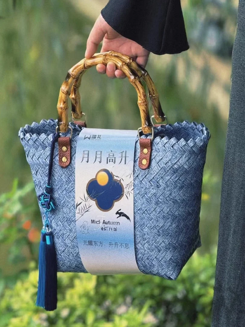 Wier Basket Bag Summer Vaion Casual Women's Handbag Bamboo Handle Paraphernalia Gift Basket PP Woven Leisure Tote
Wier Basket Bag Summer Vaion Casual Women's Handbag Bamboo Handle Paraphernalia Gift Basket PP Woven Leisure Tote
